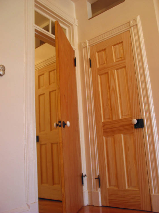 2L/05closetsandhalldoorwithtransom.JPG