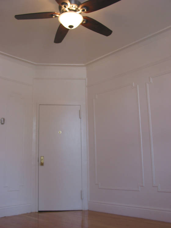 2L/08reardoorfanmouldingLR.JPG