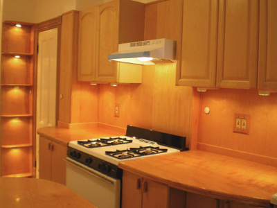 kitchcounterandliquorrack1084.jpg